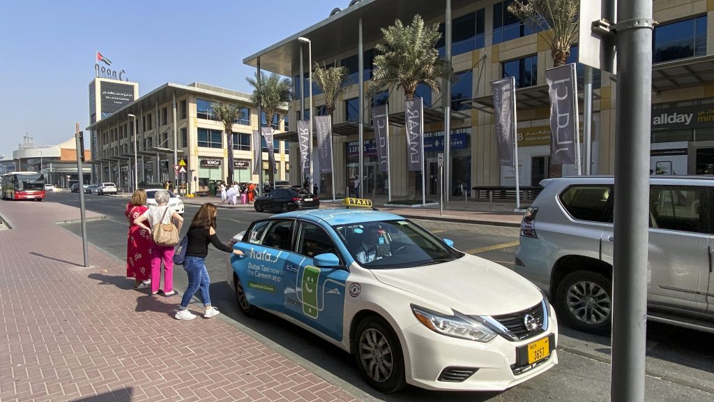 Finding a Taxi Service in Dubai